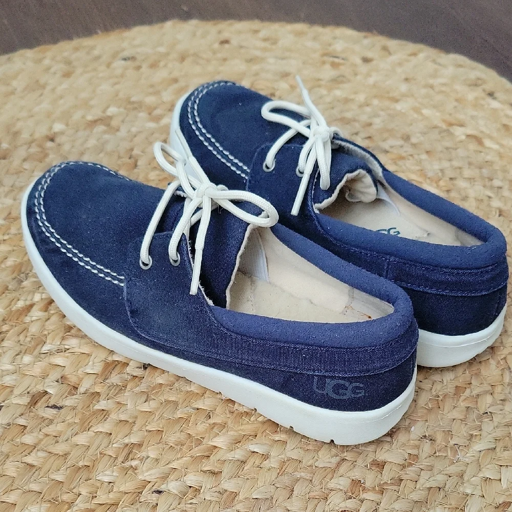 UGG Kids Moccasins in Navy and Cream